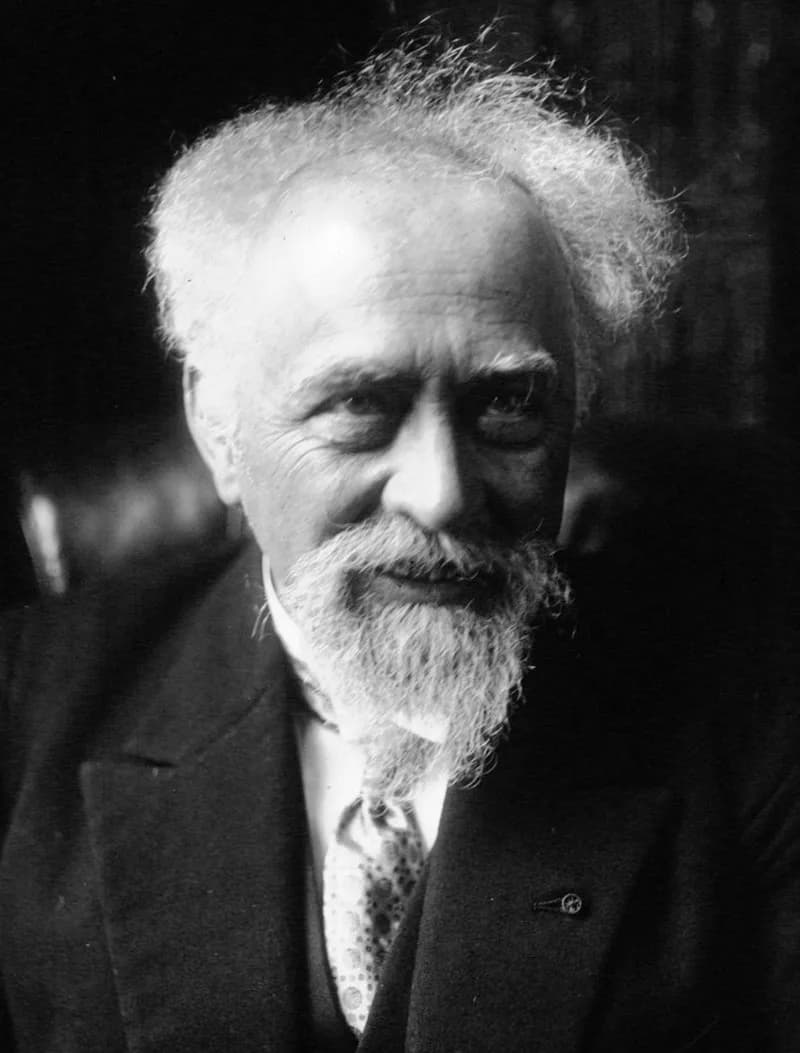 ジャン・ペランの肖像(Jean Perrin 1926・出典: Wikimedia Commons・Agence de presse Meurisse・Public domain)