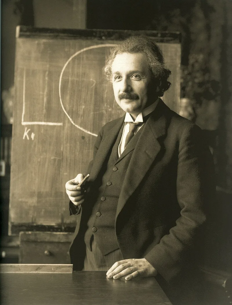 アルベルト・アインシュタインの肖像(Einstein 1921 by F Schmutzer - restoration)