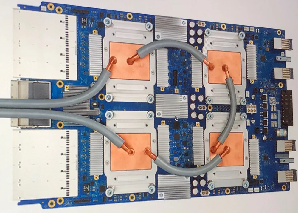TPU v3(TPU v3 のボード)